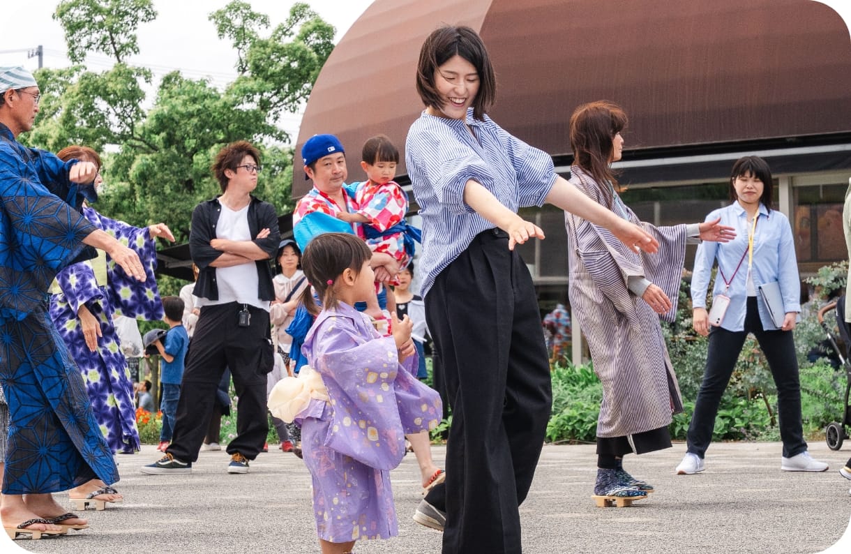 親子で郡上おどりデビューの様子